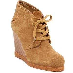 *Like New *Tan Lace Up Booties